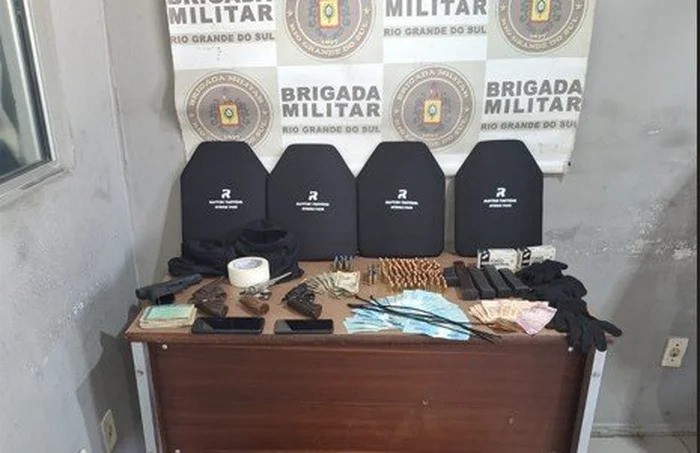 Quatro suspeitos são presos após roubo em residência no bairro Areal, em Pelotas