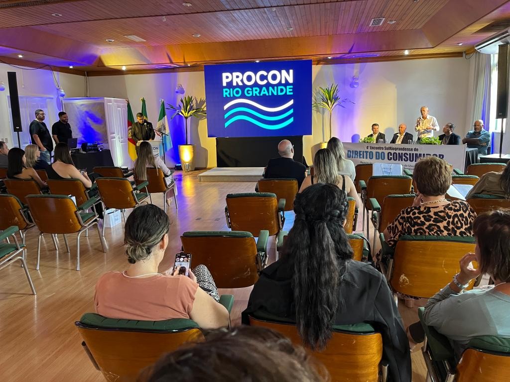PROCON de Rio Grande reúne especialistas em encontro regional sobre direito do consumidor