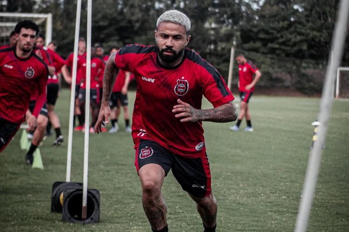 Após briga com Motoboy, Brasil rescinde contrato do atacante DG