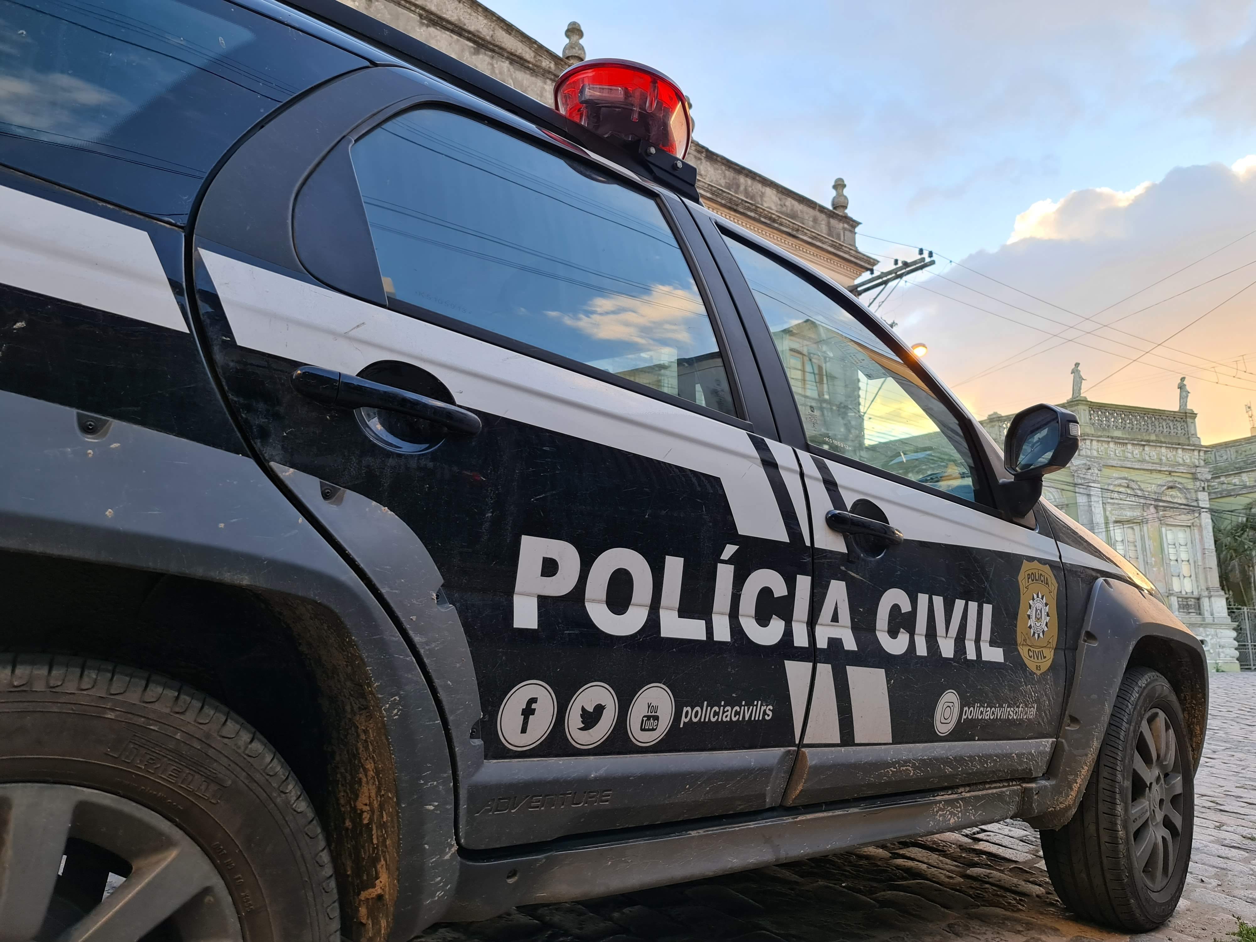 Polícia Civil prende dois homens e apreende um adolescente suspeitos de envolvimento em tentativa de homicídio em estética automotiva de Rio Grande