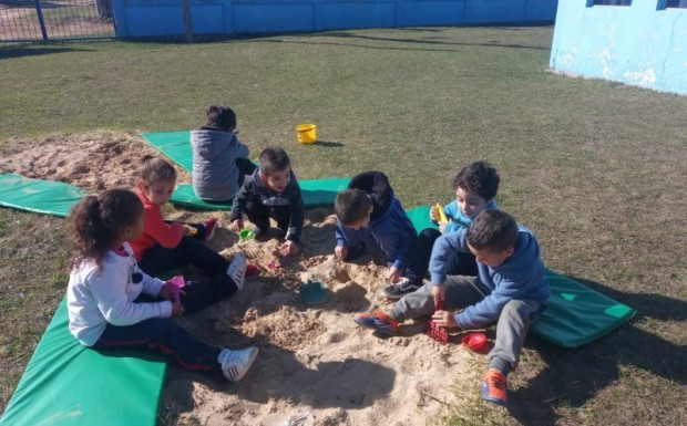 EMEF Ernestina Maria Pinto promove Semana do Brincar com atividades lúdicas e envolvimento das famílias em SJN