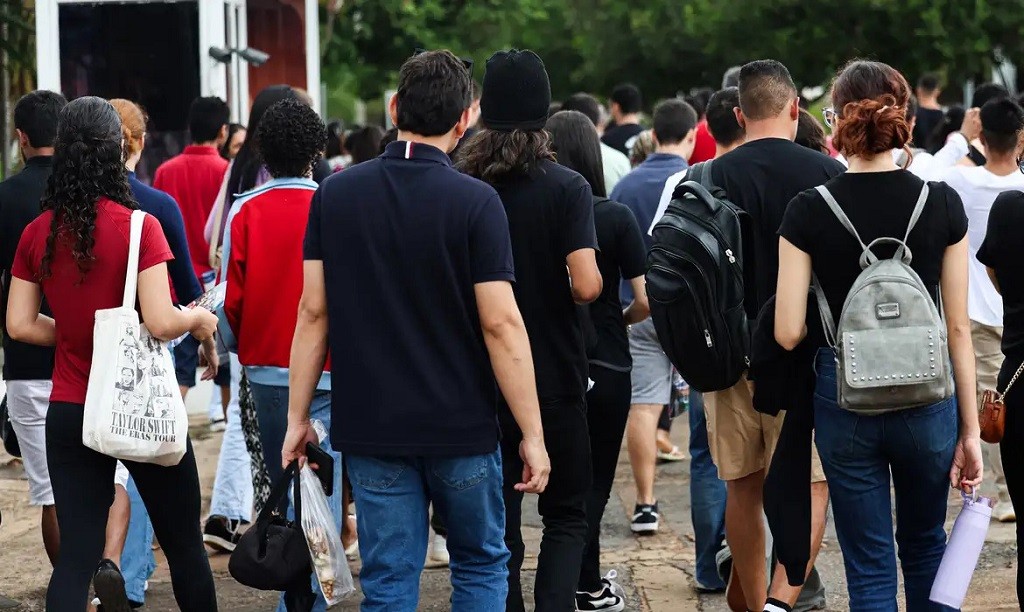 Estudantes têm até hoje (13) para fazer a inscrição no Enem