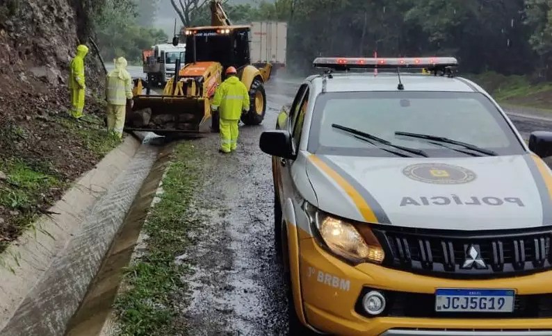 CRBM recomenda evitar viagens durante feriado por causa das chuvas intensas no RS
