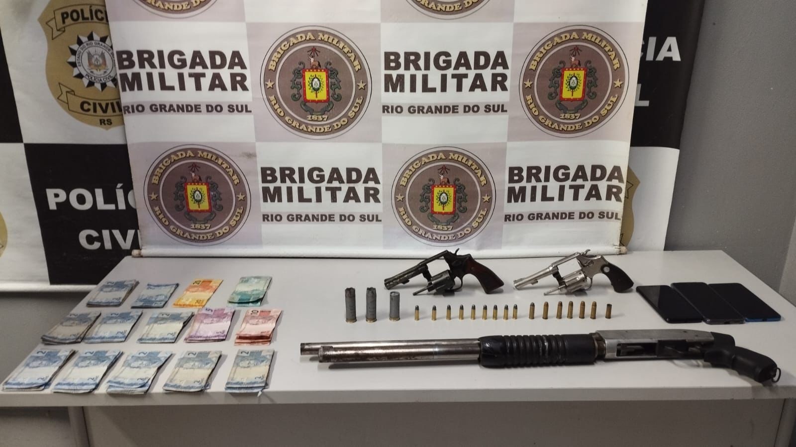 Brigada Militar prende homem após troca de tiros e apreende arsenal em Rio Grande