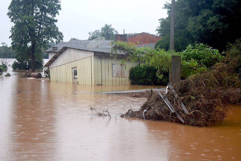 Número de mortos pelas chuvas no Rio Grande do Sul sobe para cinco
