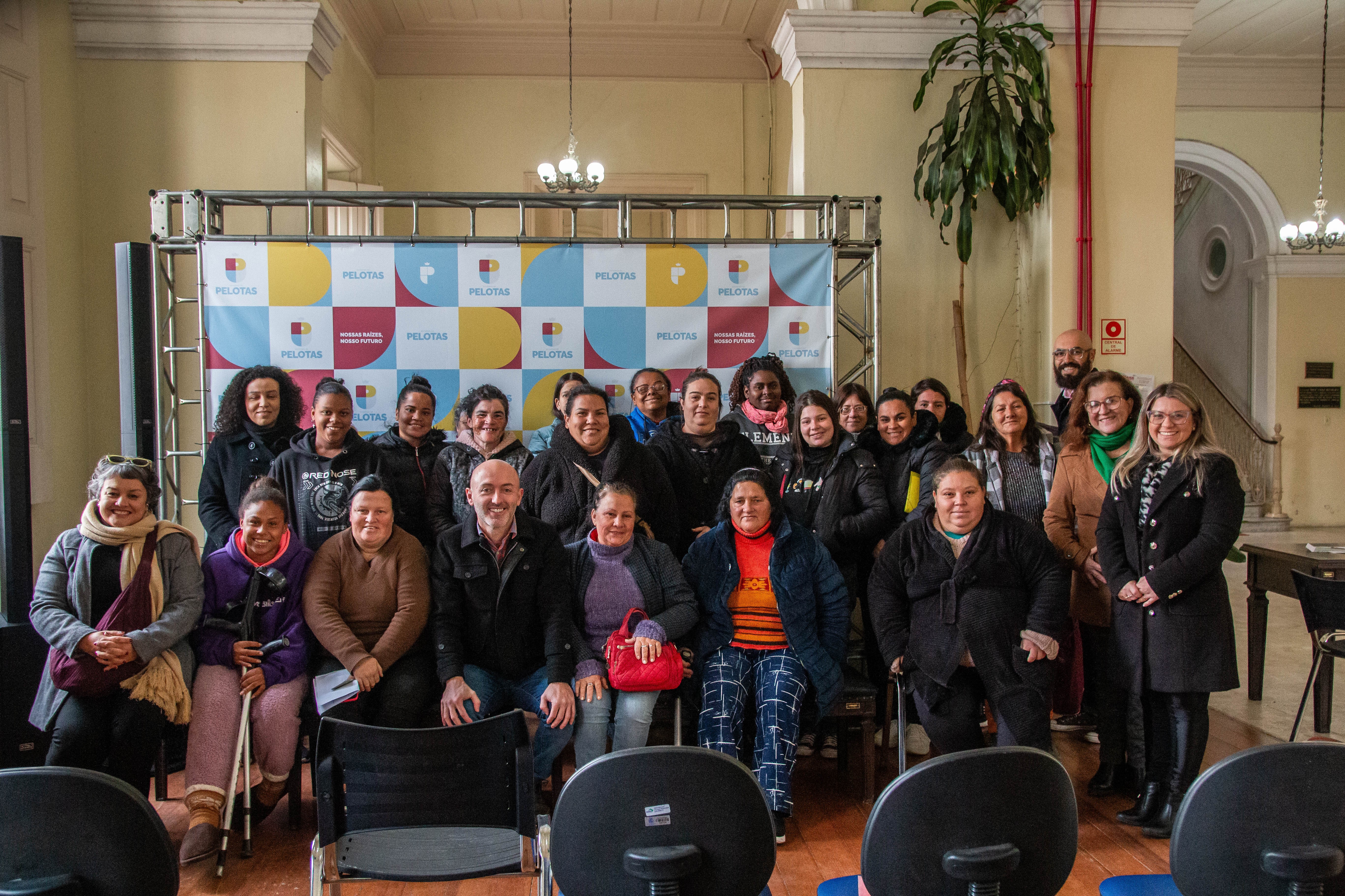   Após consequências das enchentes, Prefeitura de Pelotas reúne famílias selecionadas para compra assistida do Minha Casa Minha Vida