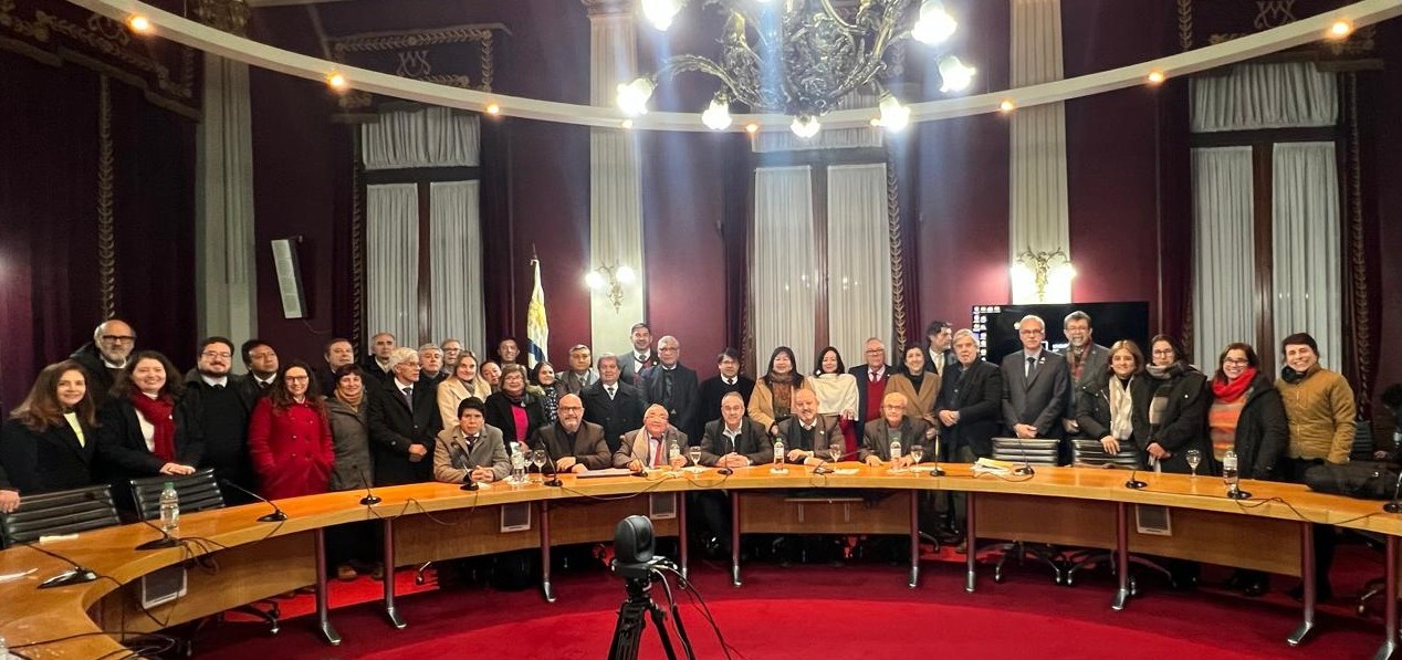 Reitora da FURG participa de seminário e firma convênios internacionais