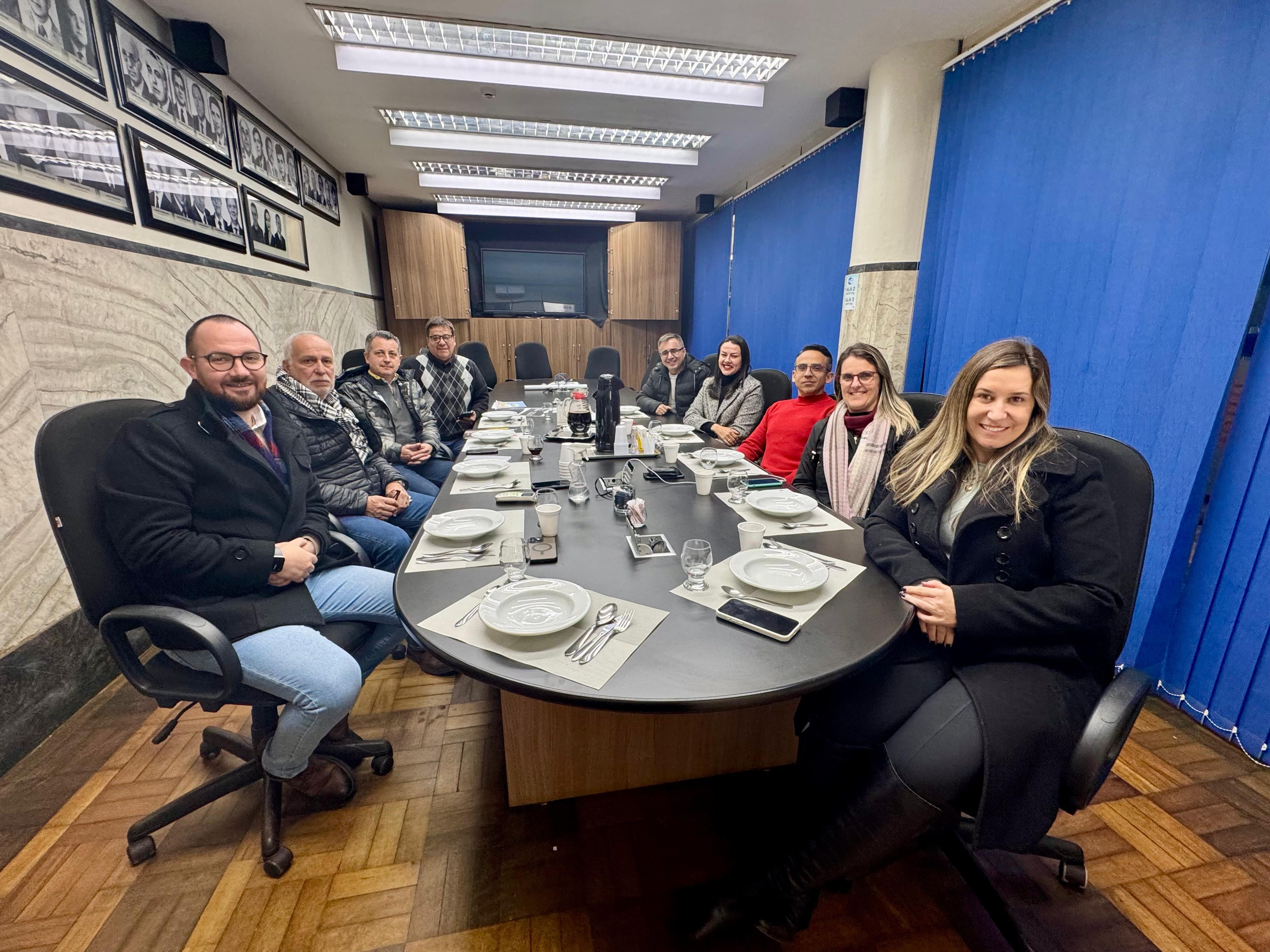 CDL discute novos projetos e eventos em reunião de diretoria