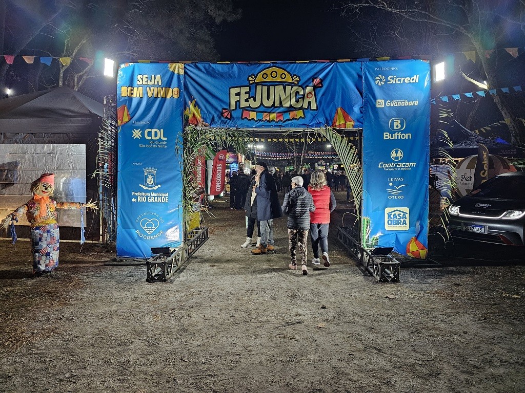 34ª Fejunca é aberta oficialmente com bom público na Praça Dídio Duhá