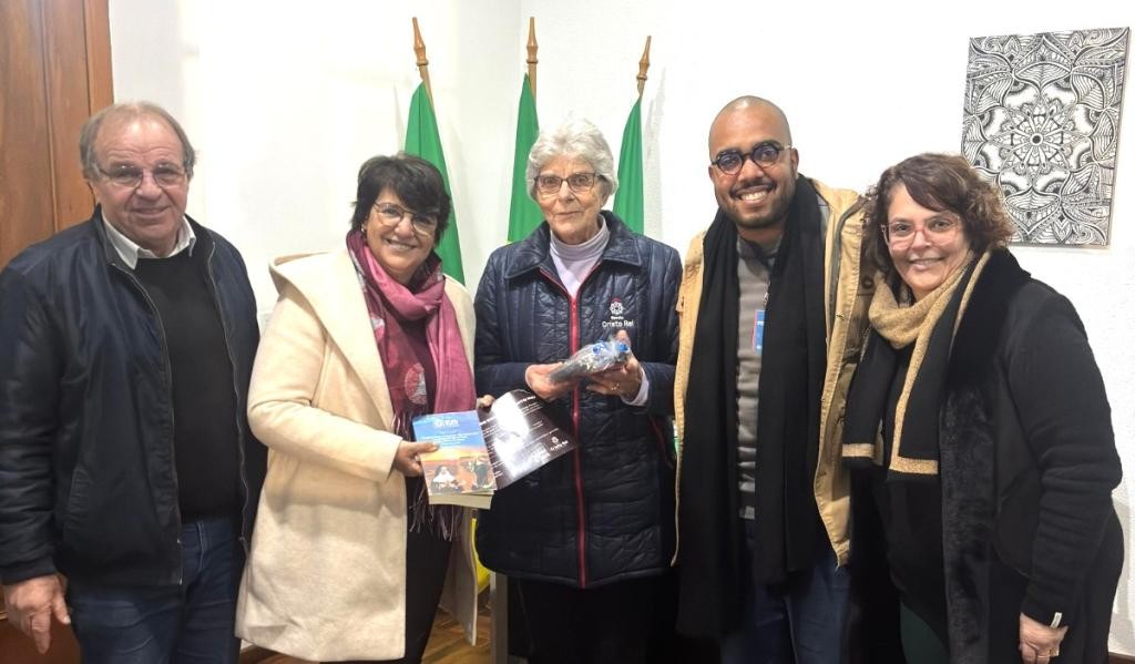 Escola Cristo Rei entrega convite pelos 70 anos da instituição e apresenta demandas à Prefeitura do Rio Grande