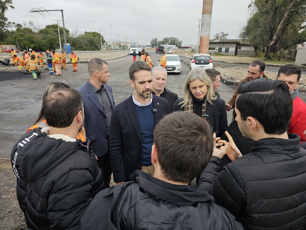 Eduardo Leite vistoria obras de duplicação da ERS 734, em Rio Grande