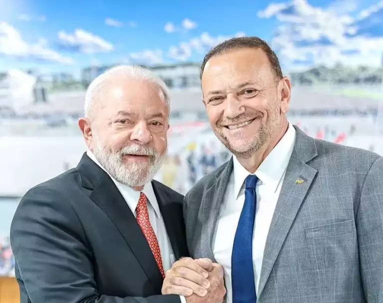 Edinho Silva é eleito novo presidente do PT com apoio de Lula e discurso de união