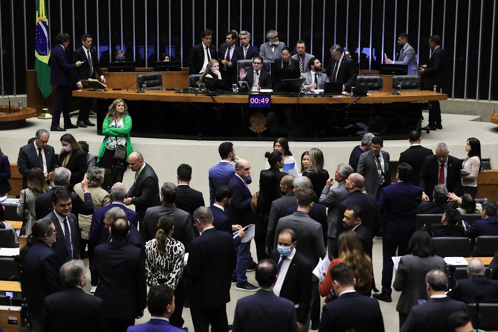 Câmara aprova urgência para proposta que reduz benefícios fiscais