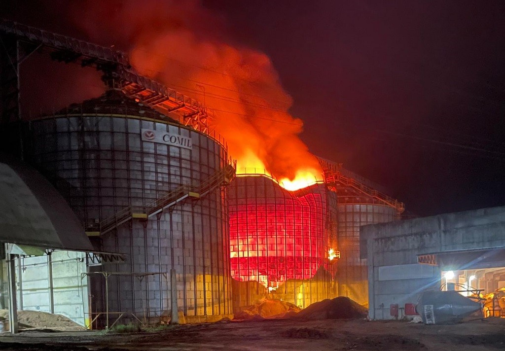 Incêndio em silo de Arroio Grande mobiliza bombeiros por dias e é considerado um dos maiores da região