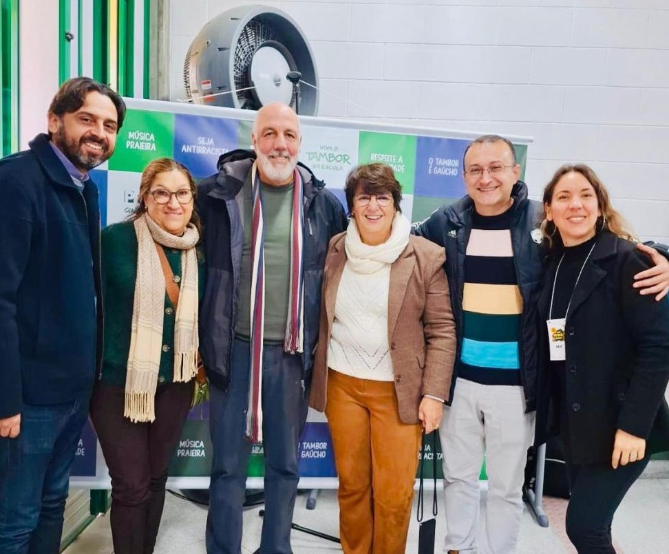 Prefeita prestigia o evento "Viva o Tambor na Escola", realizado na EMEF Cidade do Rio Grande