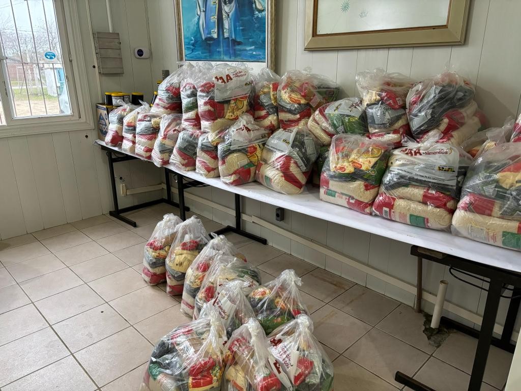 Prefeitura entrega mais de 700 kg de alimentos para tarefeiras da 4ª Secção da Barra