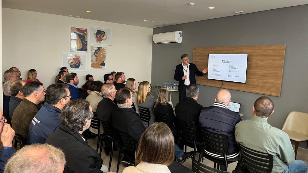 Hospital Monporto apresenta estrutura a gestores da Azonasul e busca integrar atendimento ao SUS