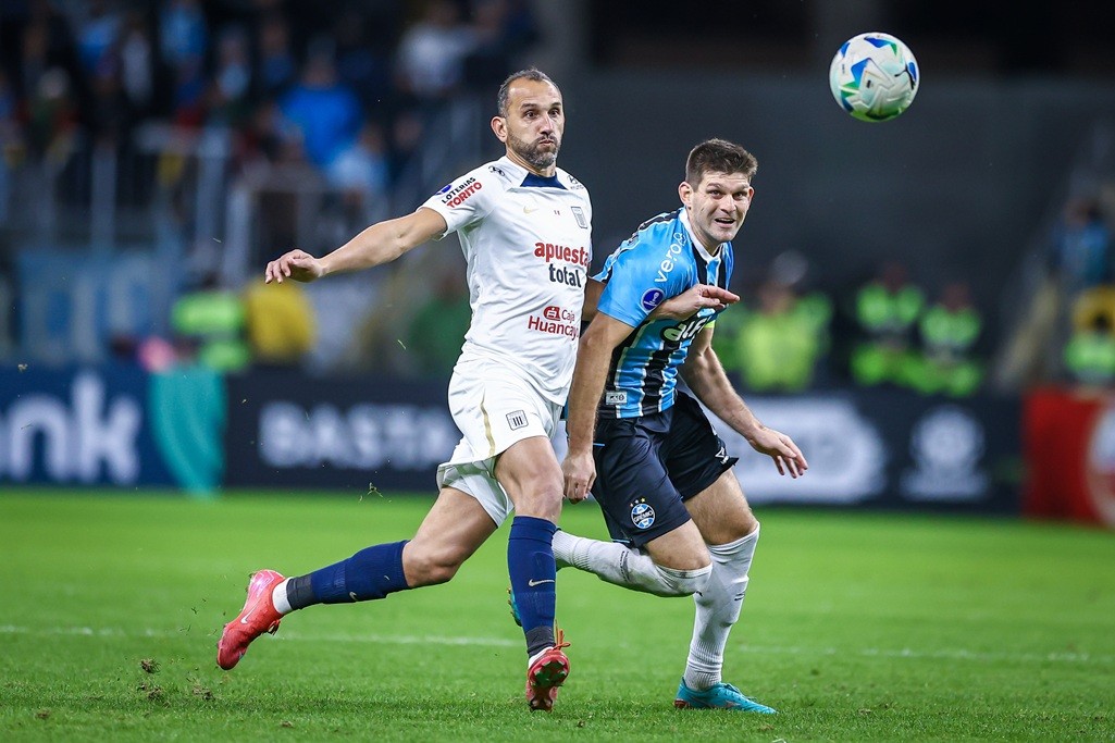 Grêmio empata com Alianza Lima e é eliminado da Sul-Americana diante da torcida na Arena