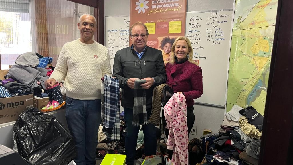Instituto Julieta Amaral entrega 1.050 itens arrecadados à Prefeitura para a Campanha do Agasalho