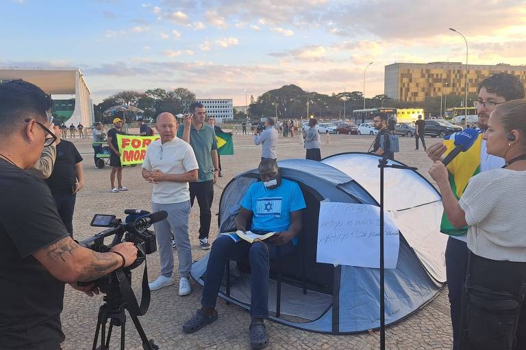 Deputados deixam acampamento em frente ao STF após ordem de Alexandre de Moraes