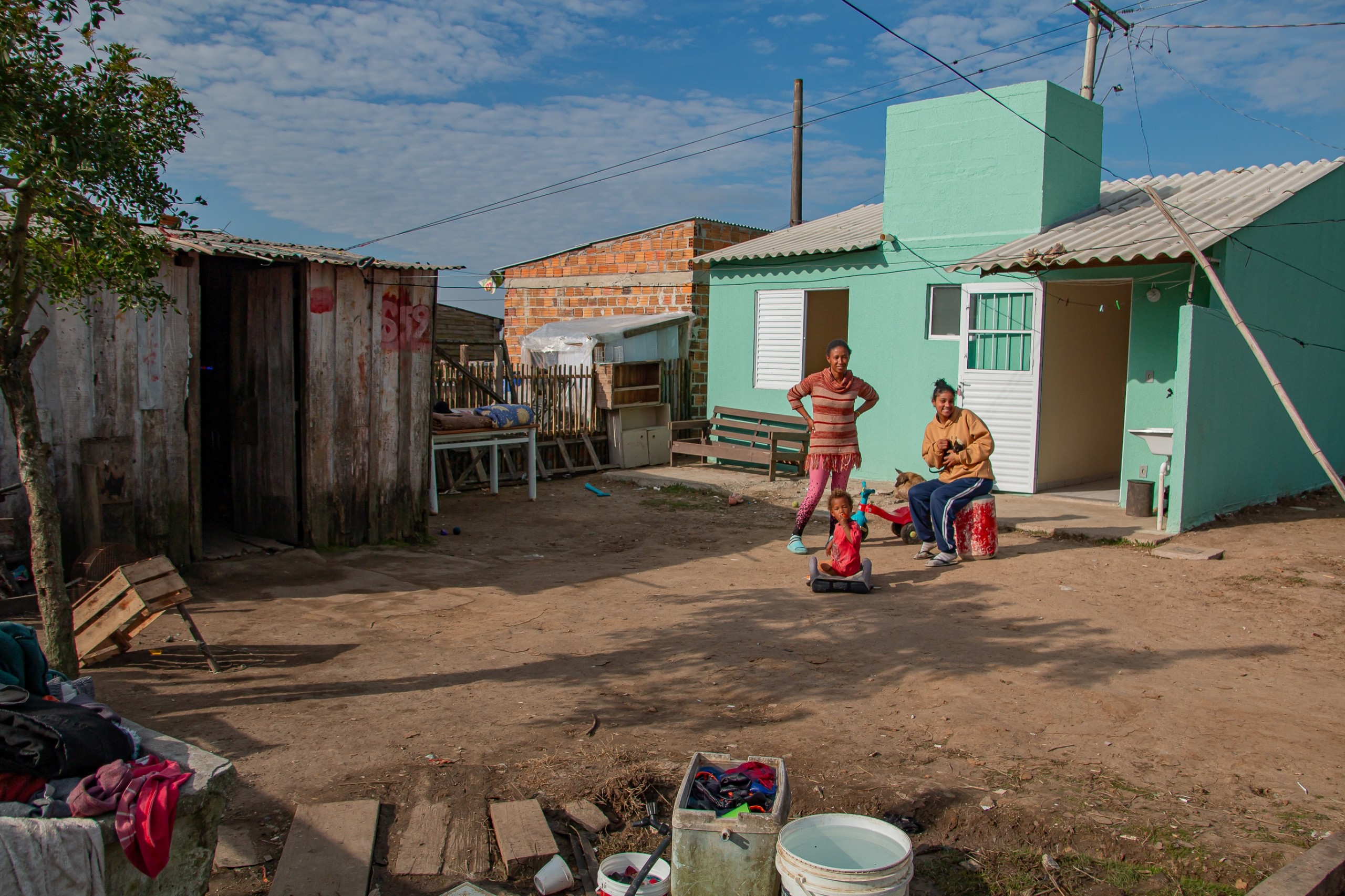 Moradores do Getúlio Vargas recebem novas casas em Pelotas