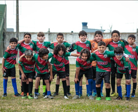 Escolinha do São Paulo de Rio Grande acolhe jovens da ONG Porto da Vila