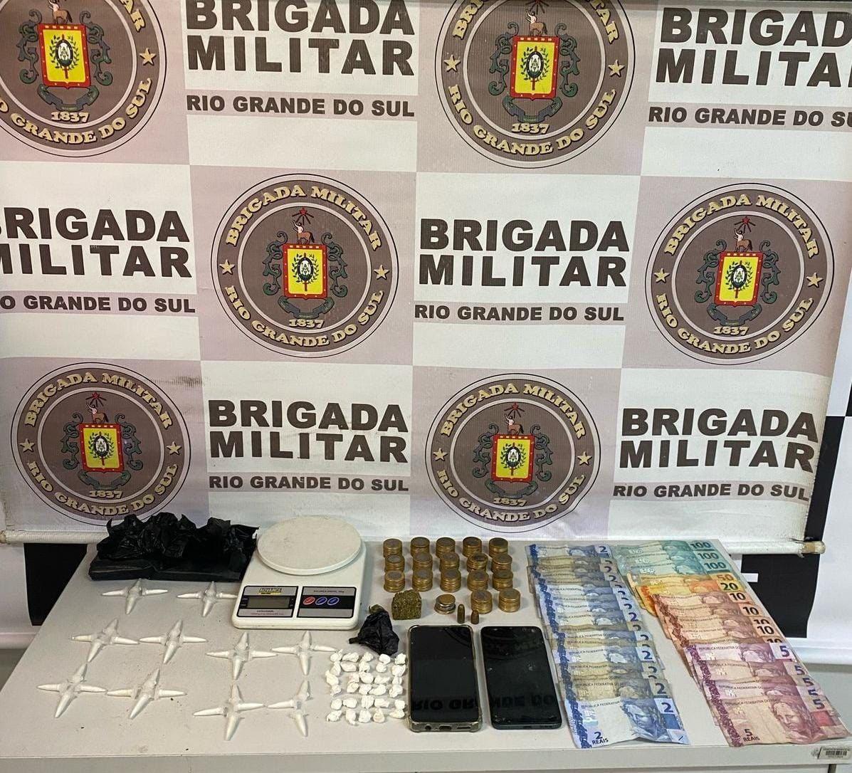 Homem é preso por tráfico de drogas no bairro Cohab II, em Rio Grande