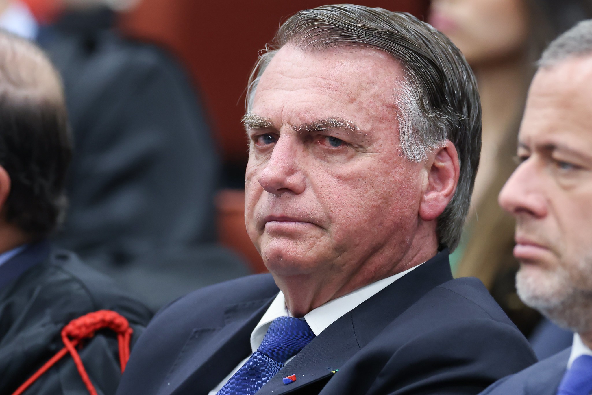 Moraes decreta prisão domiciliar de Bolsonaro por violar medidas cautelares