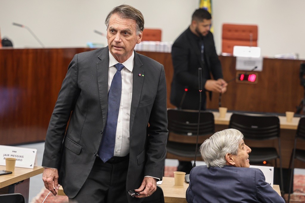 Após decisão do ministro Alexandre de Moraes, Bolsonaro inicia cumprimento de prisão domiciliar