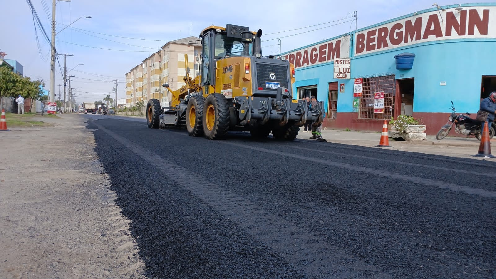 Rua Frontino Vieira recebe novo trecho de asfalto para melhorar trafegabilidade no Fragata