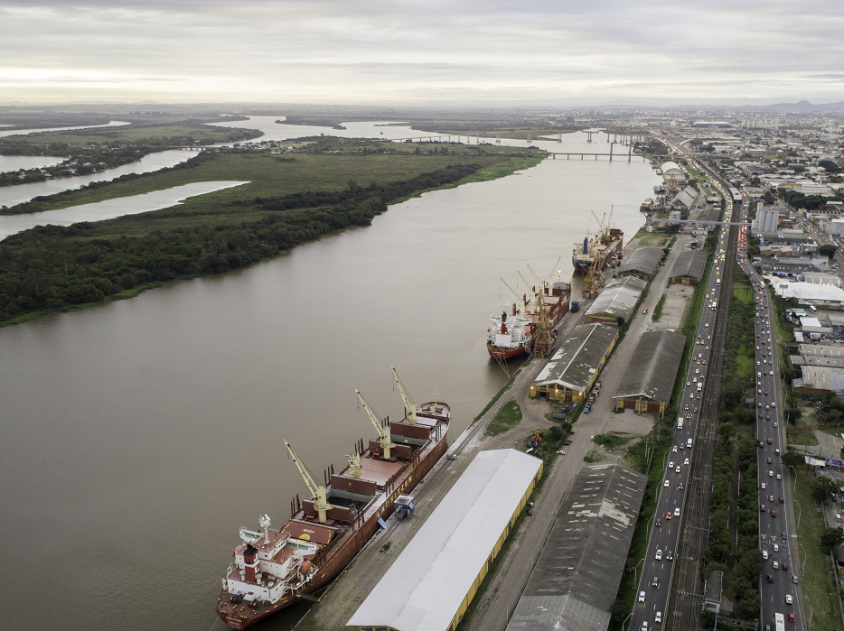 Porto do Rio Grande registra melhor desempenho desde 2021 com movimentação superior a 23 milhões de toneladas