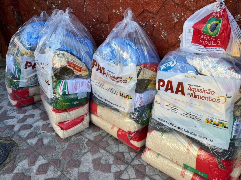 Prefeitura e Colônia Z-1 iniciam entrega de cestas básicas para pescadores artesanais