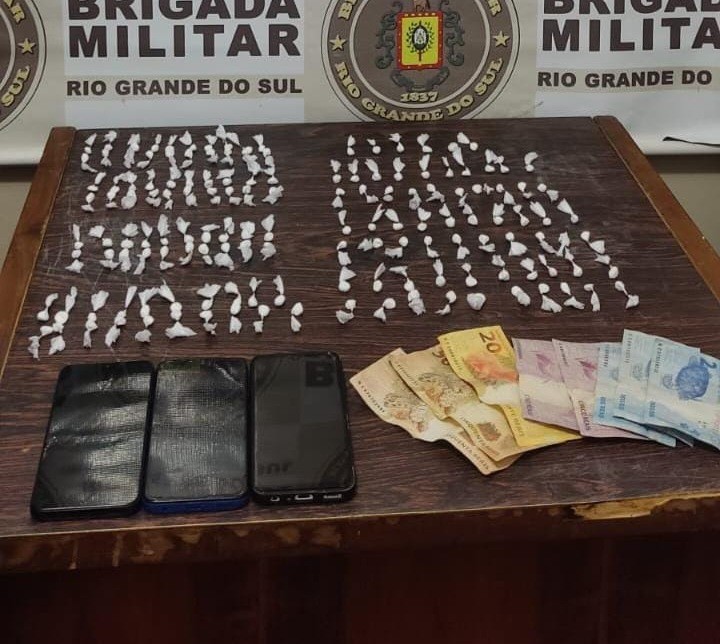 Trio é preso por tráfico de drogas, em São José do Norte