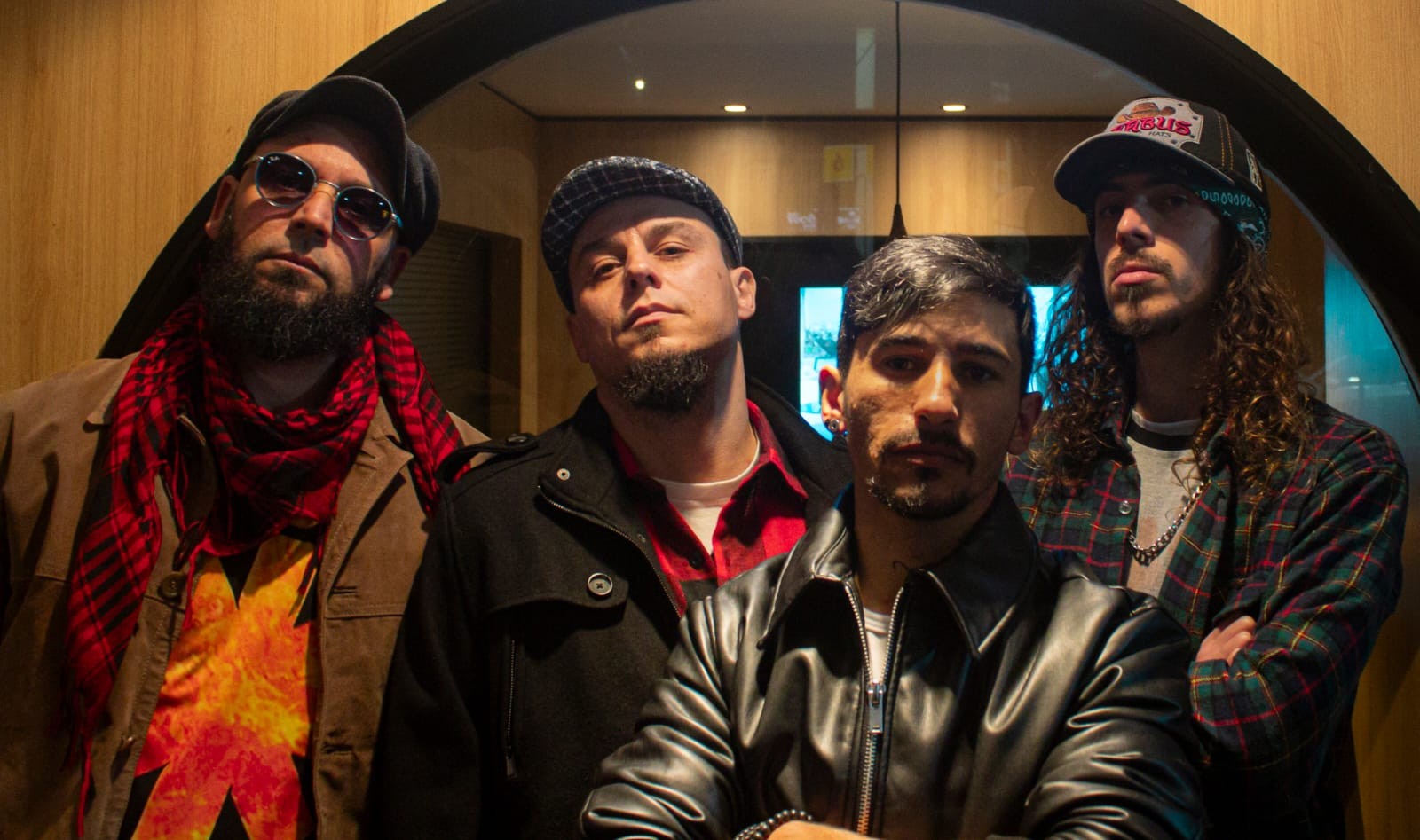 Banda Revolução o Corre lança álbum de estreia Recortes do Cotidiano ao Vivo