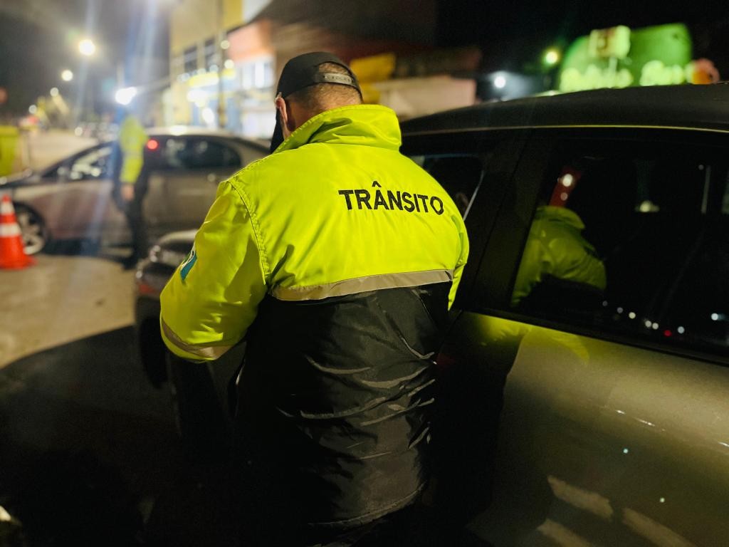 Operação Balada Segura fiscaliza motoristas na Avenida Buarque de Macedo