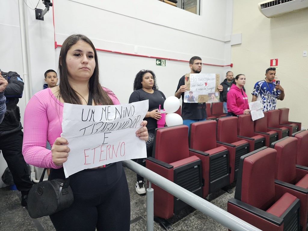 Movimento pede justiça por jovem atropelado na Avenida Henrique Pancada