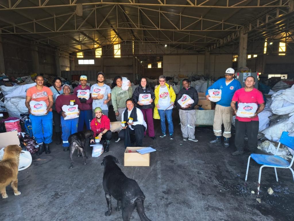 Prefeitura do Rio Grande apoia cooperativas de reciclagem com entrega de cestas básicas