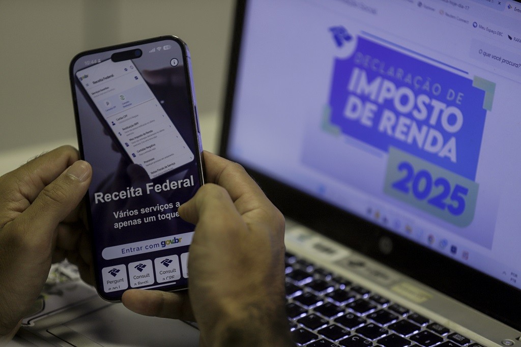 Receita paga nesta sexta-feira quarto lote de restituição do IR