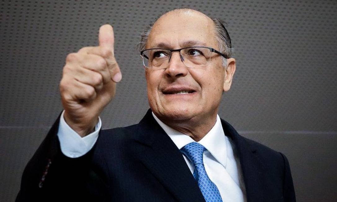 Avião de Geraldo Alckmin apresenta falha técnica durante escala na Colômbia