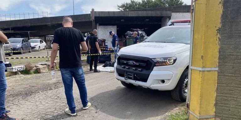 Funcionários da rodoviária de Porto Alegre encontram corpo de mulher dentro de mala