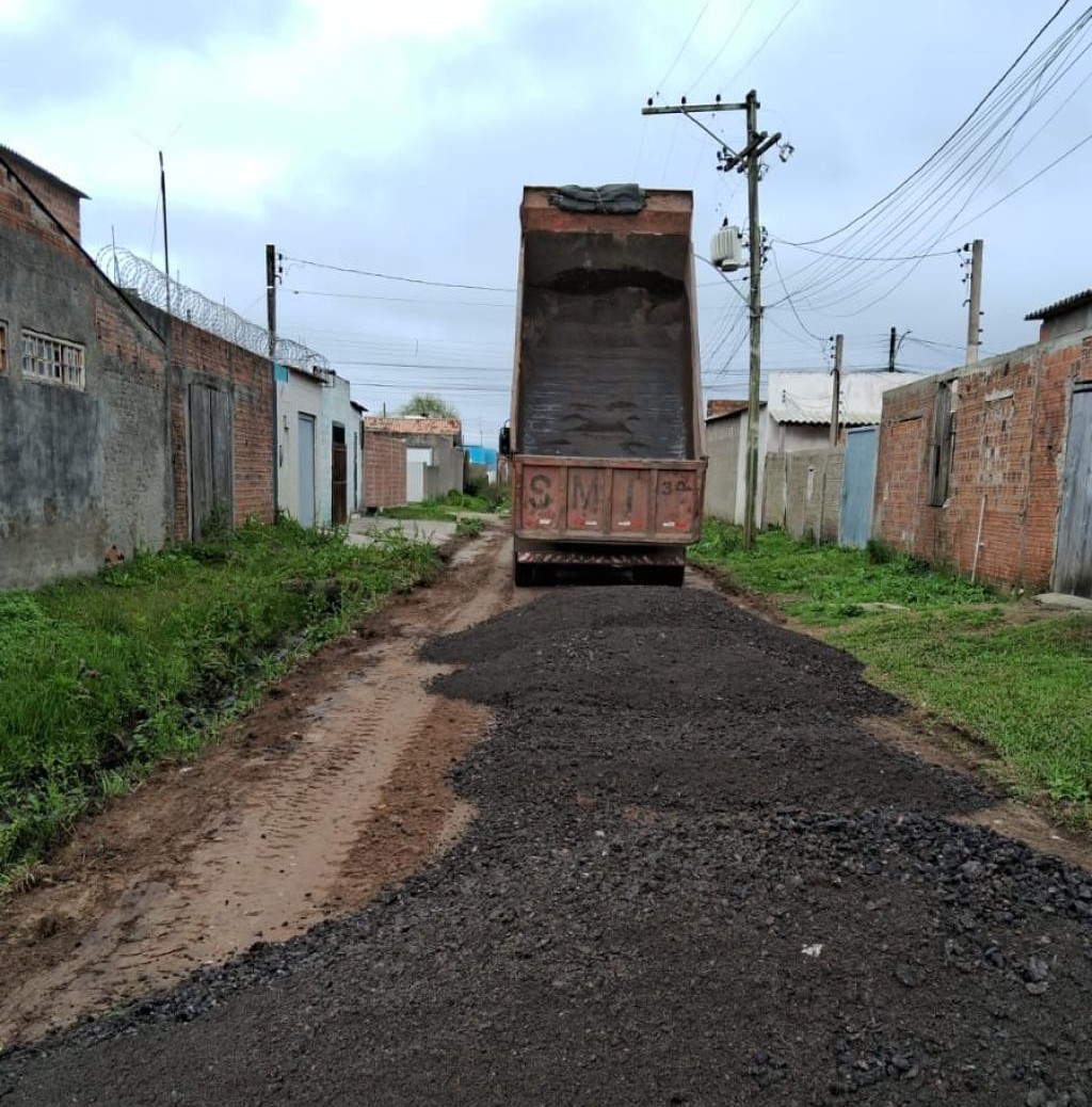 Prefeitura executa recuperação e manutenção de ruas em diferentes pontos da cidade