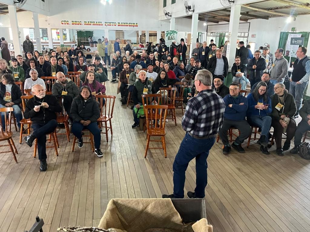 Troca de experiências e homenagens marcam a 6ª Mostra de Sementes Crioulas em Rio Grande