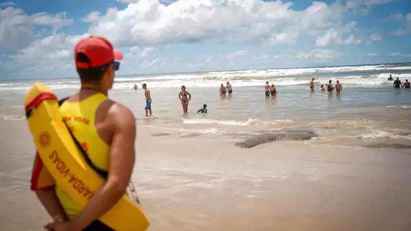 Operação Verão 2025/2026: RS abre seleção para guarda-vidas temporários
