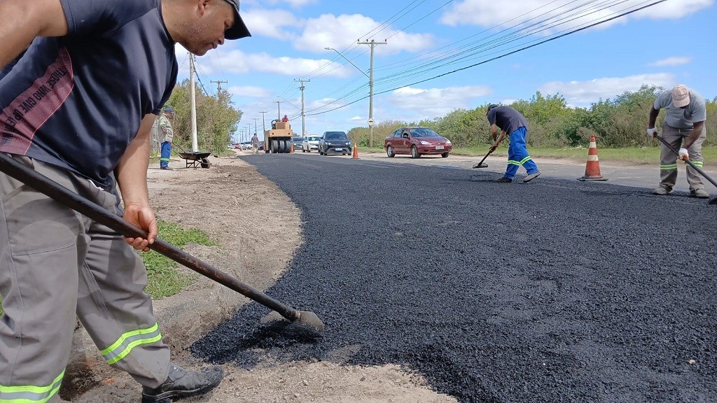 Vias da zona norte de Pelotas recebem operação tapa-buracos