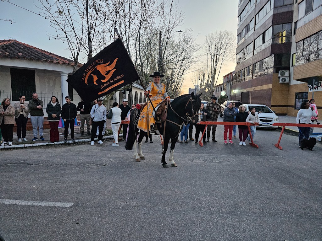 Cavalgada Elas, Patas e Luzes acontece na Avenida Rio Grande