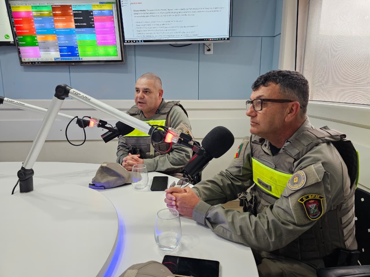 Patrulha Escolar do 6º BPM reforça presença nas escolas e alerta pais sobre riscos do mundo digital