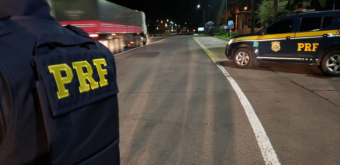 Bebê engasgado é salvo por policiais da PRF em Rio Grande