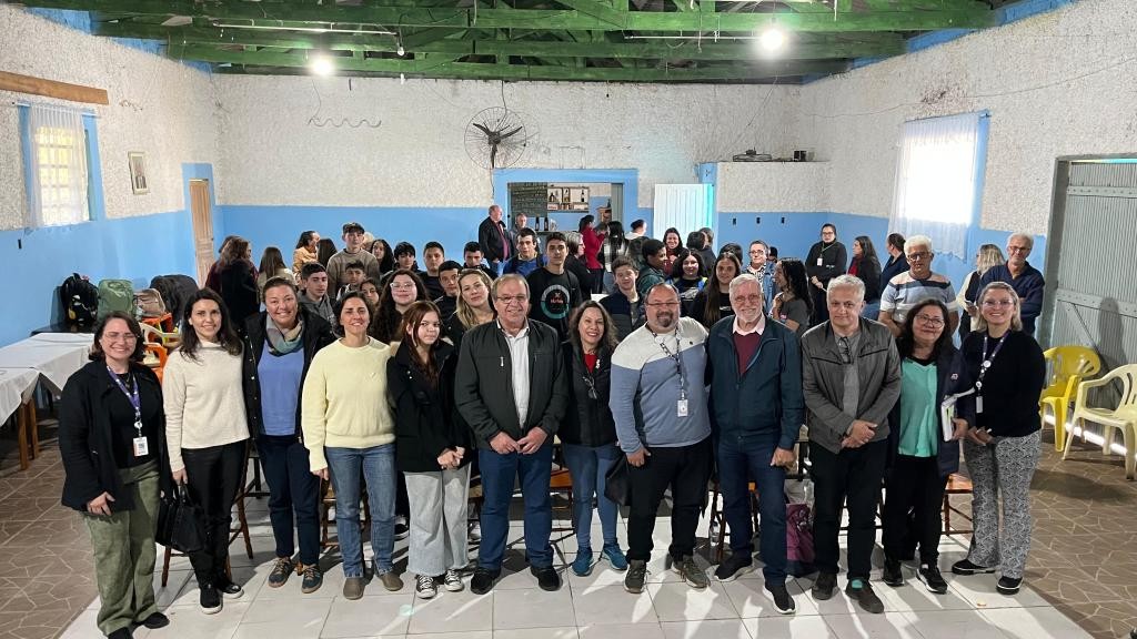 Reunião integrada apresenta projetos e melhorias de serviços para moradores da Ilha dos Marinheiros