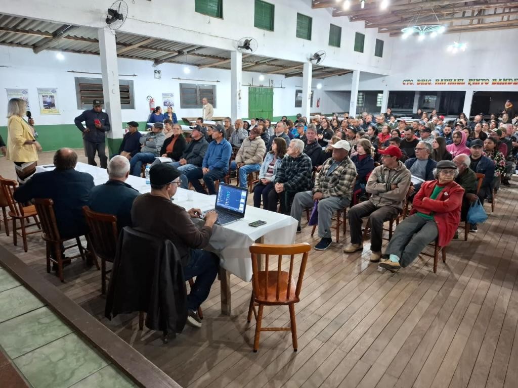Moradores da Vila da Quinta discutem regularização fundiária em reunião