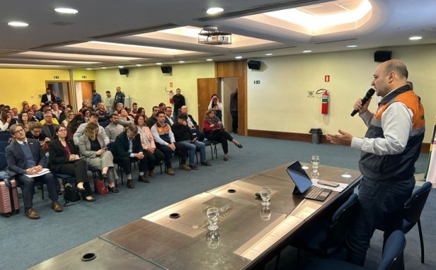 Prefeito de São José do Norte participa de encontro sobre prevenção de desastres em Porto Alegre